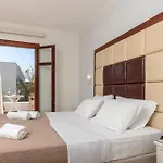 Lägenhetshotell Ii 4*