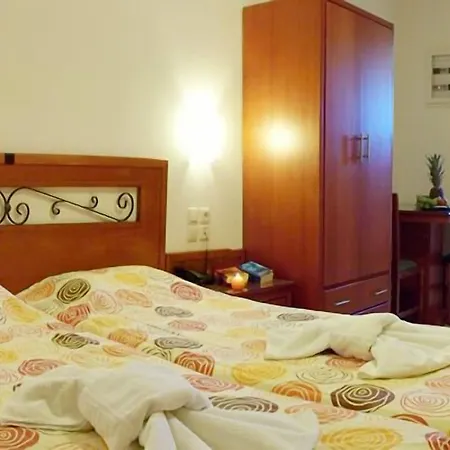 Ii Aparthotel Pláka